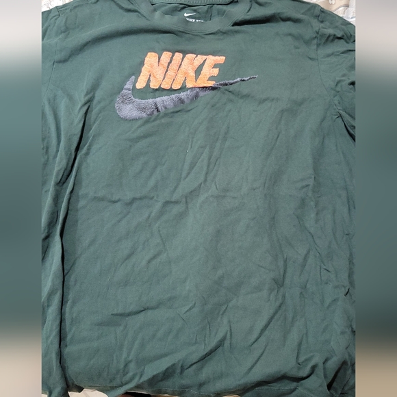 Nike tee - Picture 1 of 2